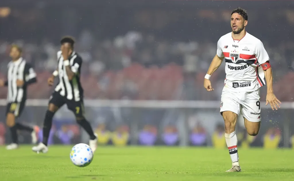 calleri-ainda-nao-esta-nas-condicoes-ideais,-e-sao-paulo-evita-risco-antes-do-boca