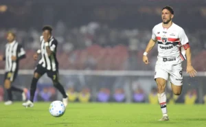 calleri-ainda-nao-esta-nas-condicoes-ideais,-e-sao-paulo-evita-risco-antes-do-boca