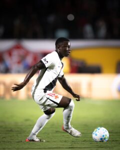 marino-ganha-mais-chances-com-pedro-emanuel-no-vasco-e-deve-ser-titular-na-sul-americana