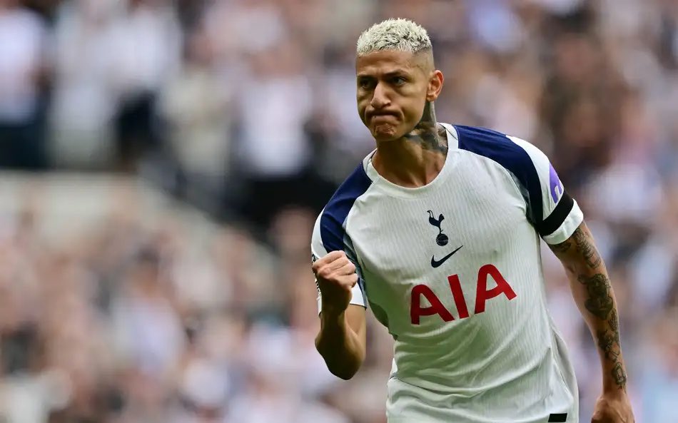 tottenham-estaria-dificultando-a-saida-de-richarlison
