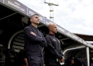 confira-outros-topicos-da-entrevista-coletiva-de-pedro-emanuel-apos-santa-fe-0-x-0-vasco