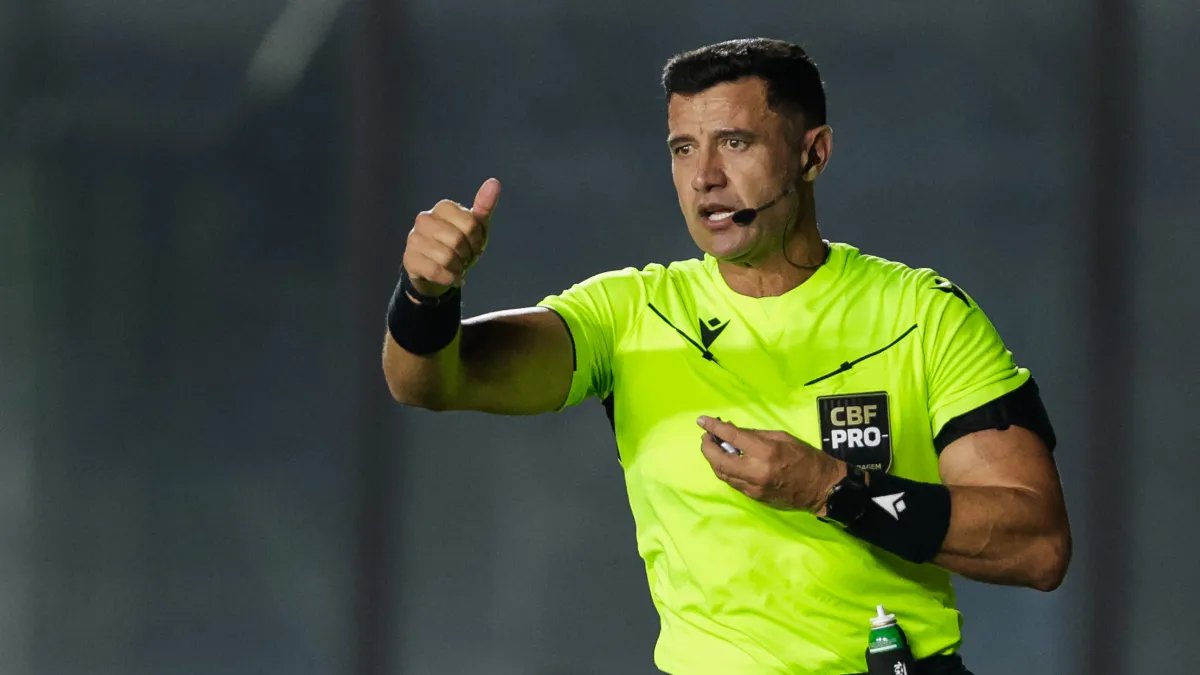 braulio-da-silva-machado,-de-sc,-apitara-vasco-x-coritiba