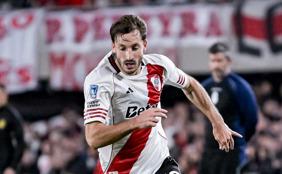 river-plate-tenta-antecipar-retorno-de-matias-vina-ao-flamengo-pela-segunda-vez