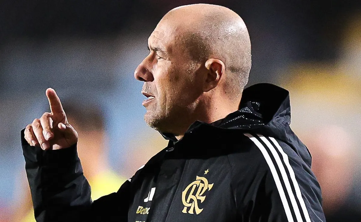 leonardo-jardim-ajusta-o-flamengo-para-sobreviver-ao-gramado-ruim-e-a-altitude-de-quito
