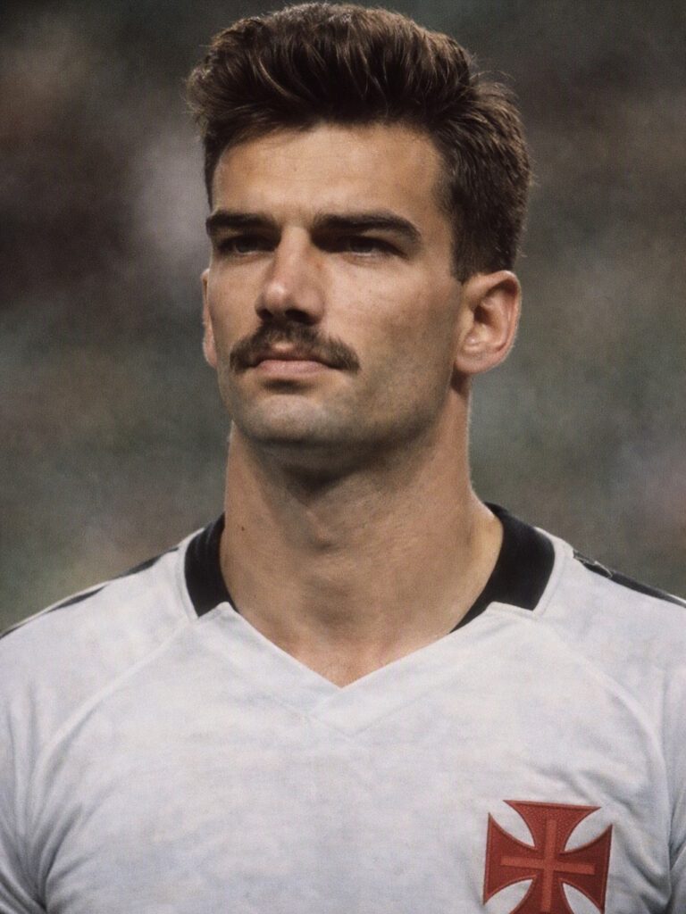 veja-fotos-de-jogadores-do-vasco-no-estilo-dos-anos-1980