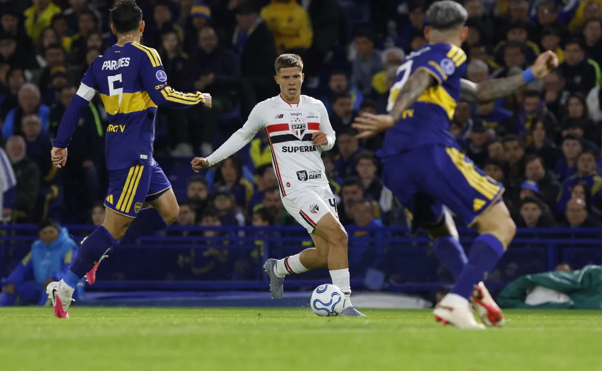 gustavo-santana-ganha-confianca-e-sera-titular-do-sao-paulo-contra-palmeiras-e-boca-juniors