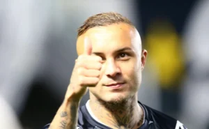 santos-vence-o-cruzeiro-e-everton-cebolinha-recebe-elogios-da-torcida-em-estreia:-“jogando-muito”
