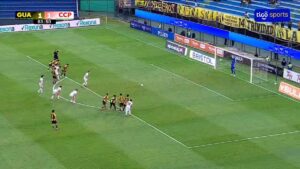 vegetti-chuta-penalti-para-fora-e-leva-torcedor-do-cerro-porteno-a-loucura;-veja-video