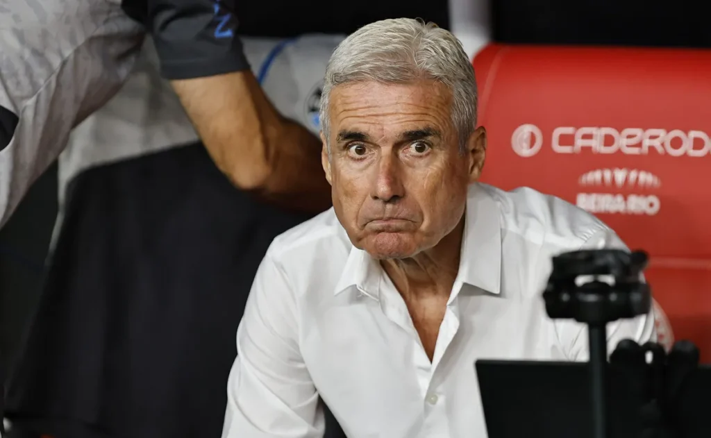 luis-castro-e-demitido-pelo-gremio-apos-derrota-para-o-vasco-e-felipao-assume-contra-o-botafogo