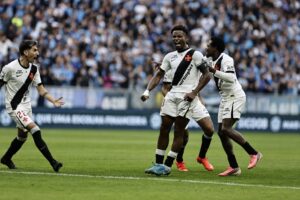 capitao-e-artilheiro,-thiago-mendes-se-consolida-como-fundamental-para-o-time-do-vasco