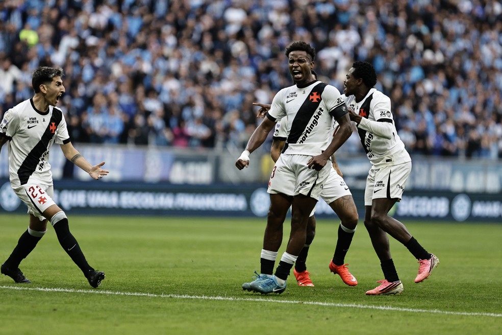 capitao-e-artilheiro,-thiago-mendes-se-consolida-como-fundamental-para-o-time-do-vasco