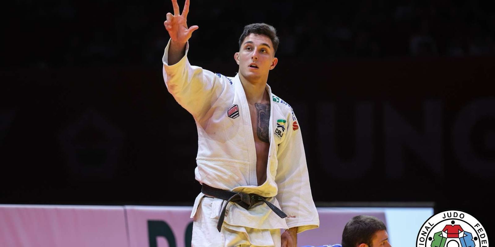 guilherme-schimidt-e-ouro-e-pais-fecha-grand-slam-de-judo-com-3-podios