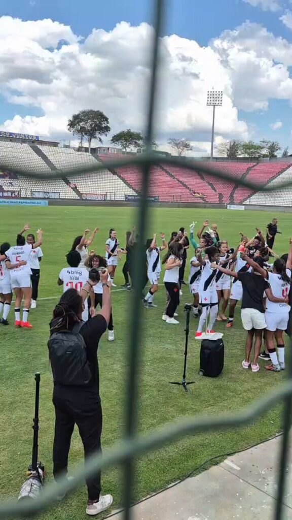 feminino:-video-mostra-a-torcida-vascaina-comemorando-a-vitoria-contra-o-itabirito