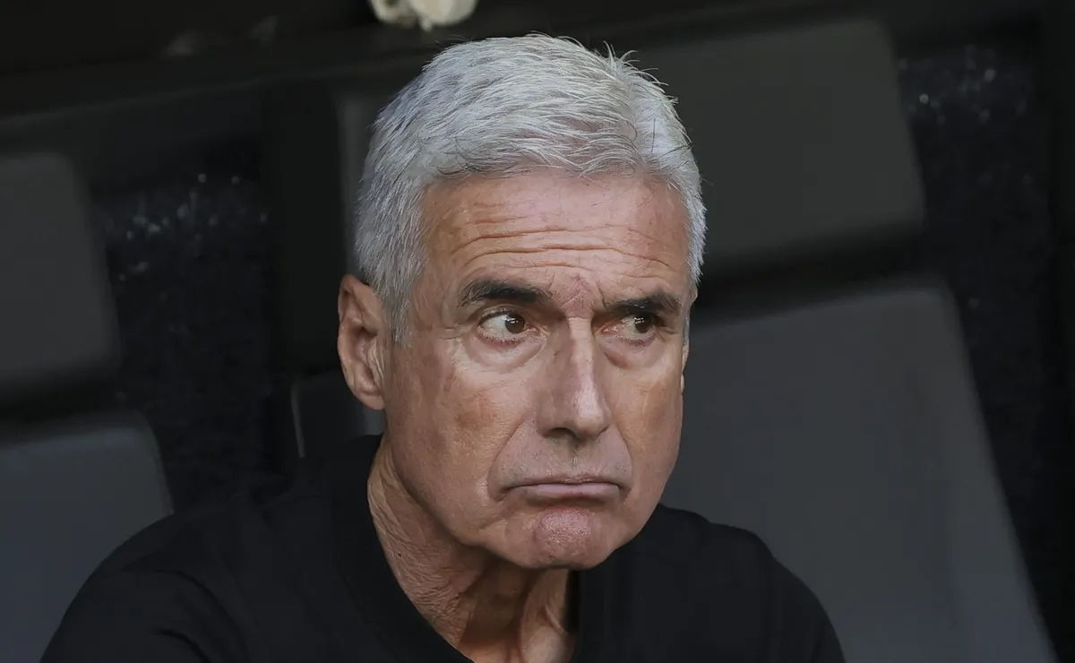 botafogo-fecha-as-portas-para-retorno-de-luis-castro-apos-saida-conturbada-em-2023