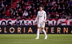 opiniao:-corinthians-chega-ao-jogo-do-ano-precisando-ser-maior-que-a-propria-crise