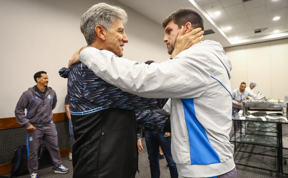 gremio-define-relacionados-para-encarar-o-botafogo-com-renato-no-hotel-e-novidades-no-time