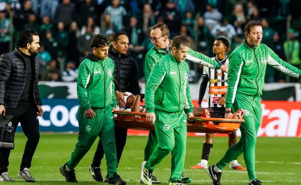 carlinhos,-que-pertence-ao-flamengo,-sofre-trauma-cranioencefalico-em-jogo-do-athletic