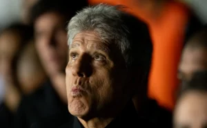 analise:-gremio-pode-ajudar-o-inter-a-escapar-do-rebaixamento-nesta-temporada,-no-brasileirao