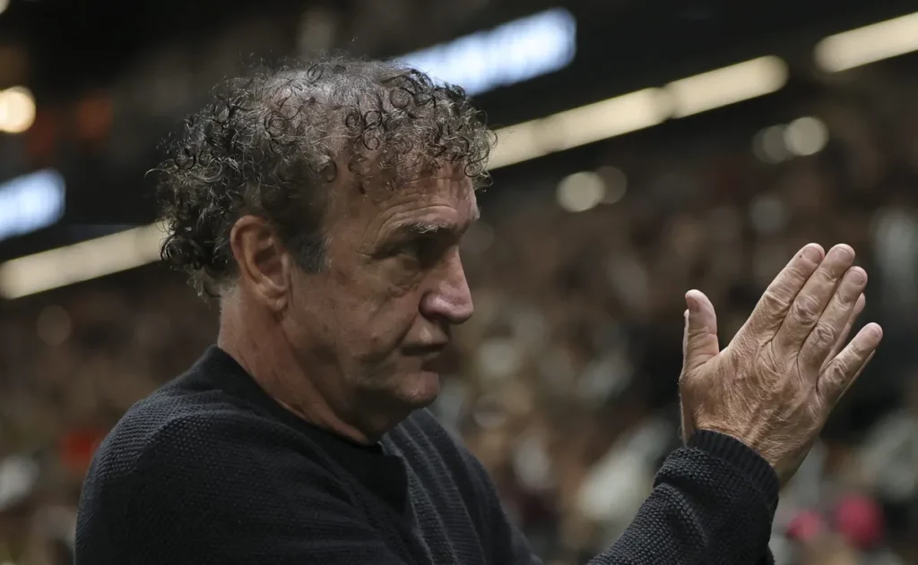 analise:-cuca-nao-errou-na-estrategia-e-eliminacao-do-santos-passa-por-erros-individuais