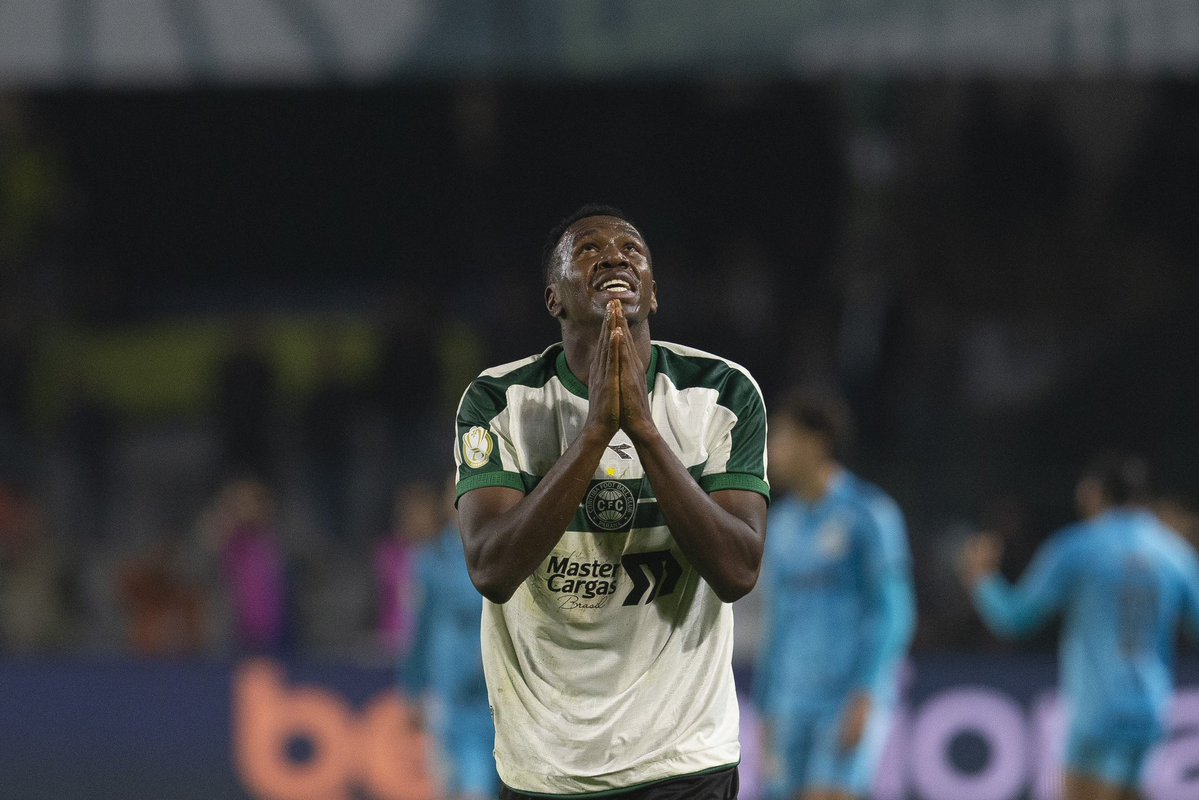 zagueiro-jacy,-do-coritiba,-esta-com-edema-na-coxa-e-nao-enfrentara-o-vasco