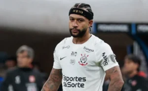 torcida-do-corinthians-reage-mal-a-memphis-e-fica-em-silencio-no-anuncio-da-escalacao
