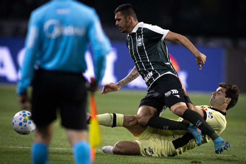 vasco-posta-foto-de-sosa-com-a-legenda:-‘onipresenca’