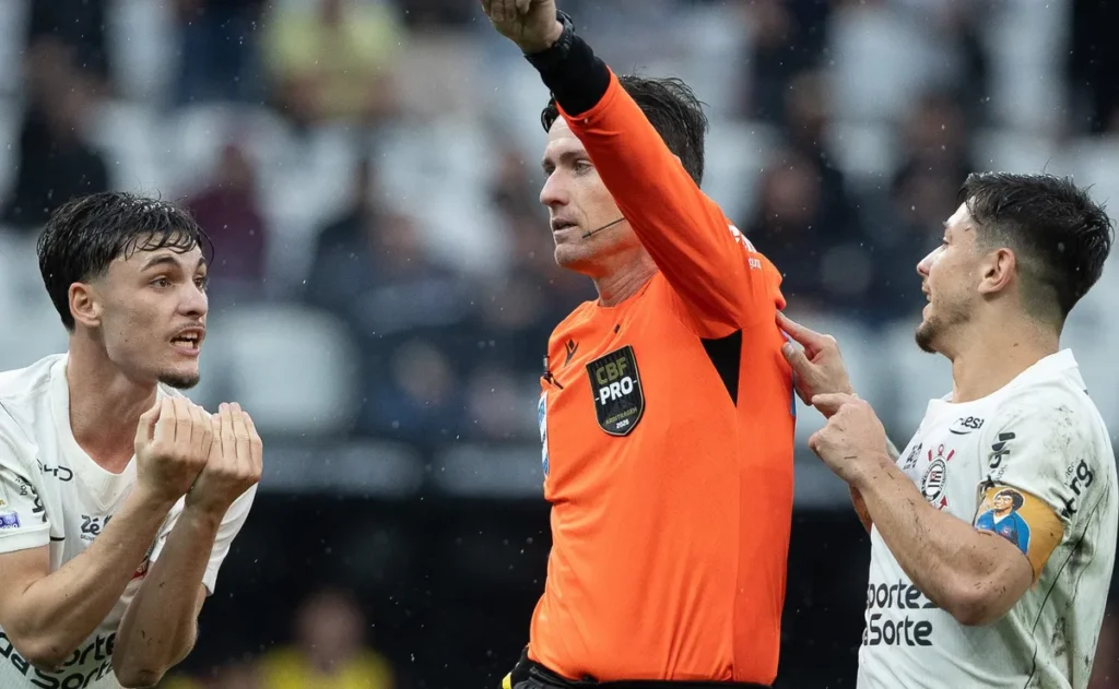 corinthians-questiona-gol-do-fluminense-e-arbitragem-nao-ve-impedimento-de-hulk