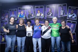 feminino:-idolas-do-vasco-estiveram-em-sao-januario-no-ultimo-domingo-e-foram-homenageadas