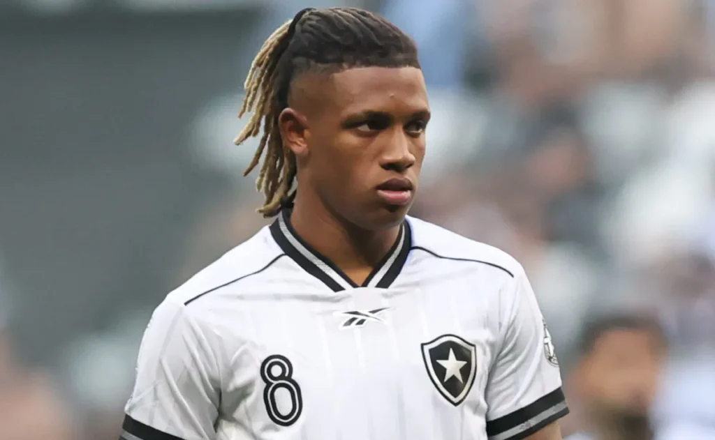 palmeiras-pode-fazer-nova-oferta-por-danilo-em-2027-e-botafogo-espera-postura-diferente