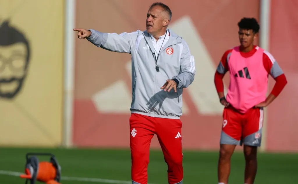 analise:-eduardo-baptista-pode-usar-tres-zagueiros-e-mudar-o-ataque-do-inter