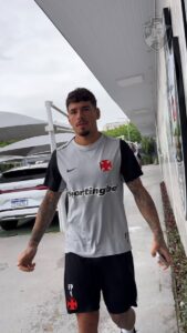 vasco-posta-video-do-retorno-dos-jogadores-aos-treinos-no-ct-moacyr-barbosa