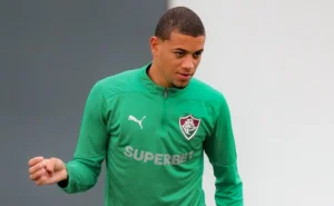jhonny-retorna-de-emprestimo-e-volta-a-treinar-com-o-fluminense-durante-a-data-fifa