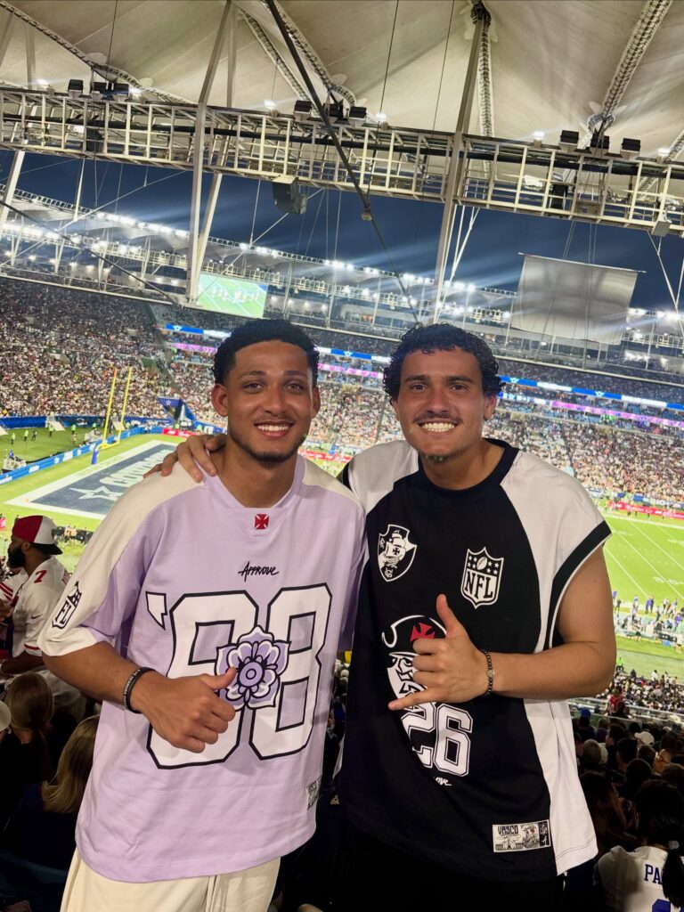 sub-20:-goleiros-marcao-e-phillipe-gabriel-vao-ao-maracana-para-assistir-a-jogo-da-nfl;-veja-foto