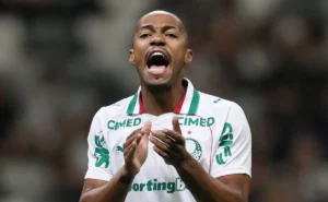 marlon-freitas-assume-funcao-hibrida-e-coloca-uma-questao-no-palmeiras-de-abel