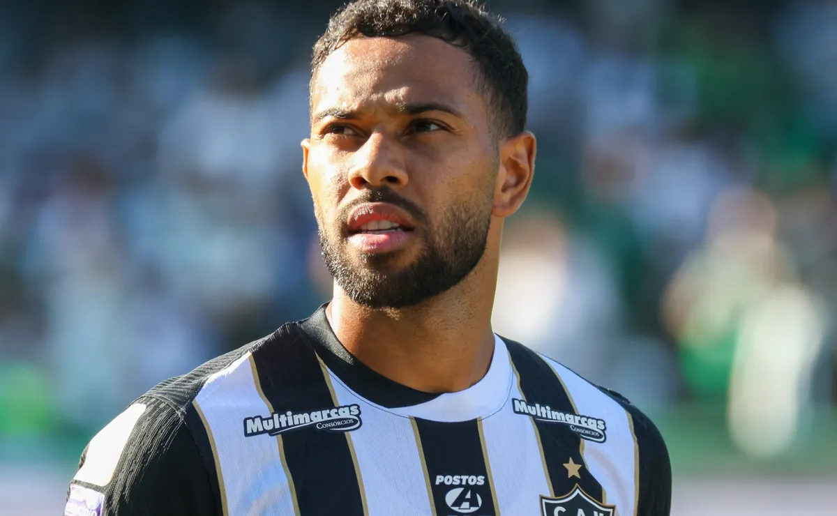 renan-lodi-revela-detalhes-de-chegada-ao-atletico-mg-e-ve-decisao-acertada:-“nao-tinha-como-negar”