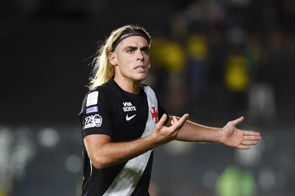 spinelli-perde-espaco-no-vasco-apos-chegada-de-reforcos-e-vai-para-o-fim-da-fila
