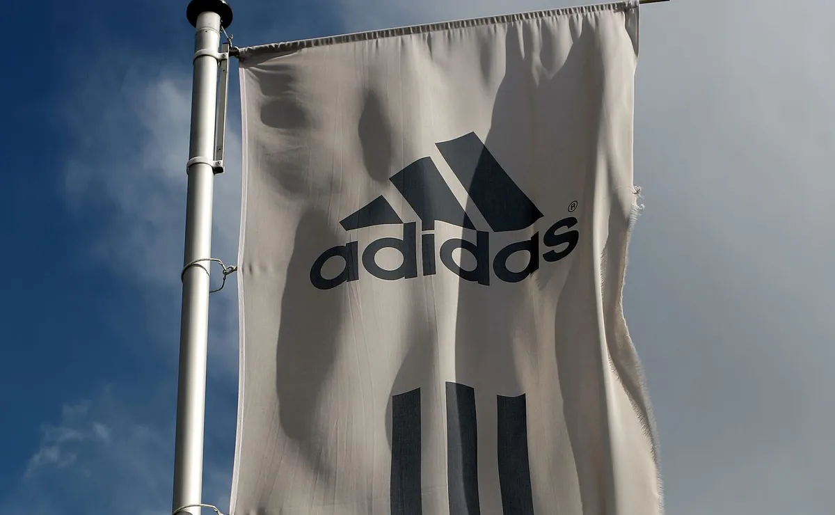 adidas-promete-tratamento-especial-ao-santos-no-brasil,-e-umbro-avalia-medidas-juridicas