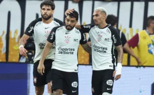 bidu-volta-a-treinar-no-corinthians-e-departamento-medico-acompanha-situacao