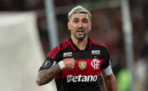 arrascaeta-tranquiliza-torcida-do-flamengo-apos-cirurgia-no-punho:-“estamos-bem”