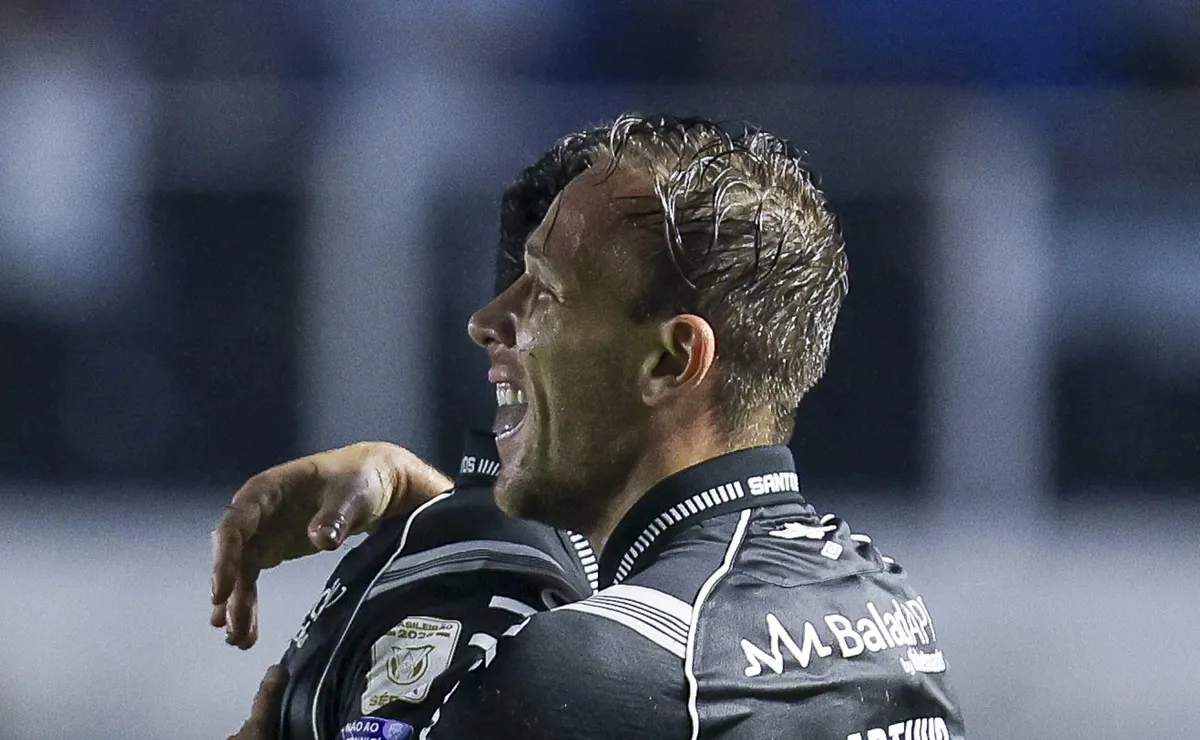 santos-usa-luvas-do-acordo-com-adidas-para-quitar-um-mes-de-direitos-de-imagem-dos-jogadores