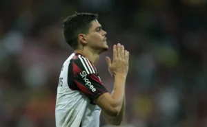ayrton-lucas-expoe-estrategia-do-flamengo-para-conquistar-titulos-na-temporada