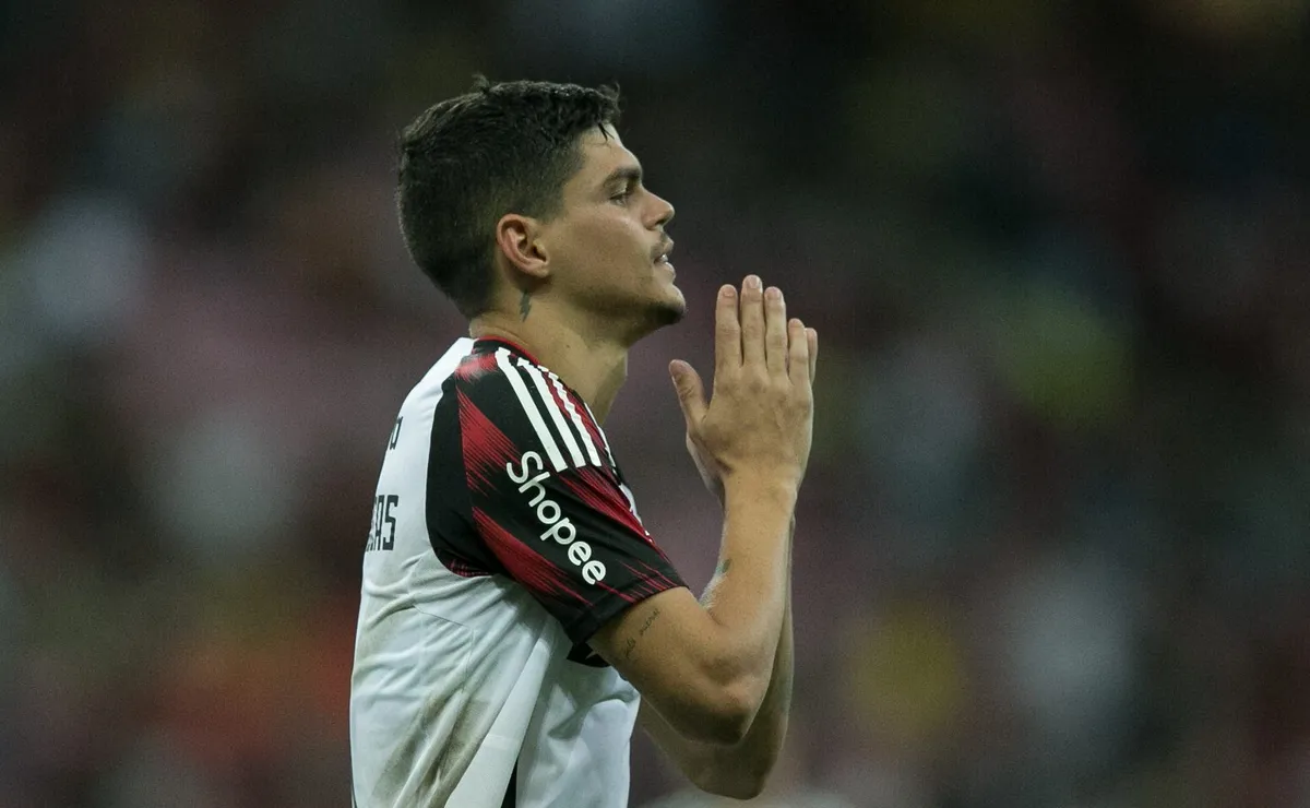 ayrton-lucas-expoe-estrategia-do-flamengo-para-conquistar-titulos-na-temporada