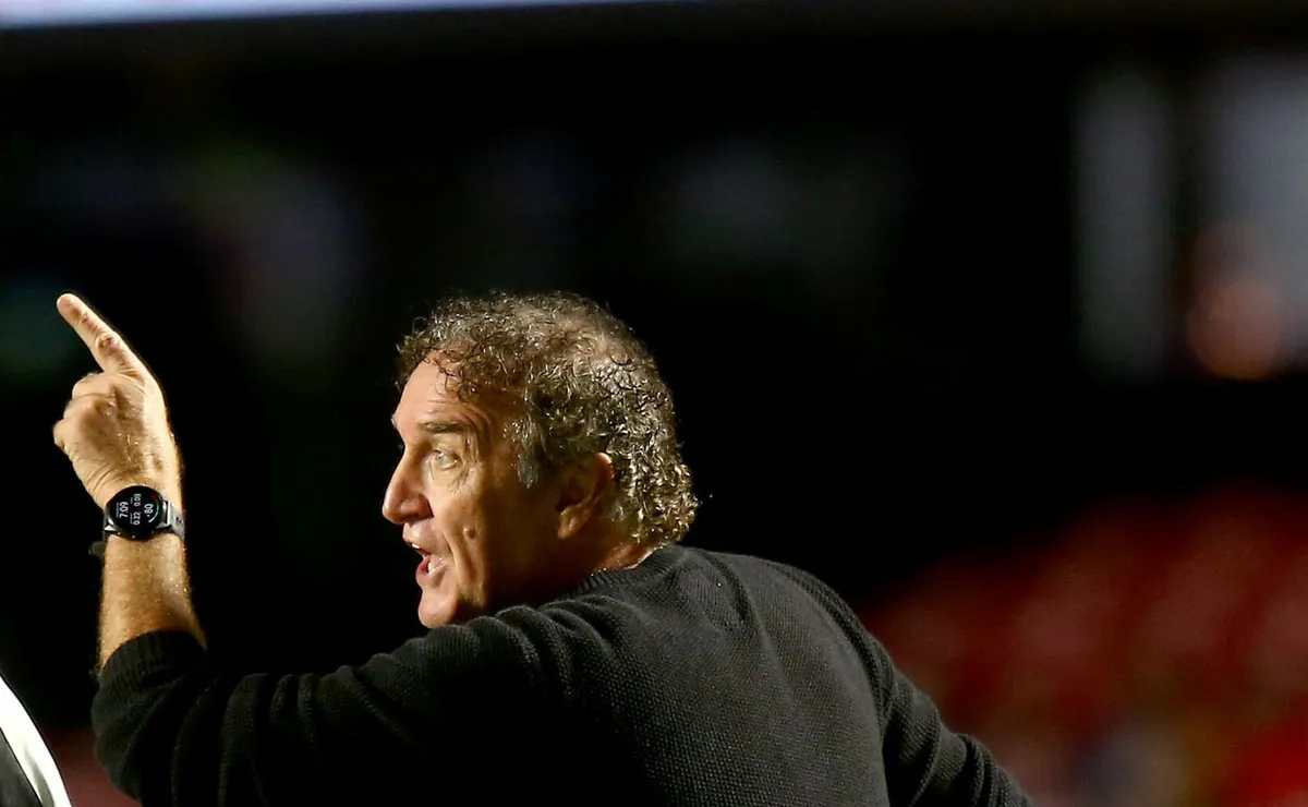 cuca-mira-vaga-na-libertadores-e-projeta-santos-x-flamengo:-“e-um-jogo-maravilhoso”