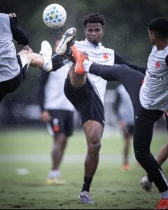 thiago-mendes-posta-foto-no-treino;-veja
