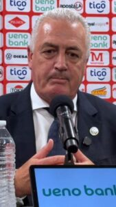 tecnico-da-selecao-do-paraguai-cita-derrota-do-olimpia-para-o-vasco-em-coletiva