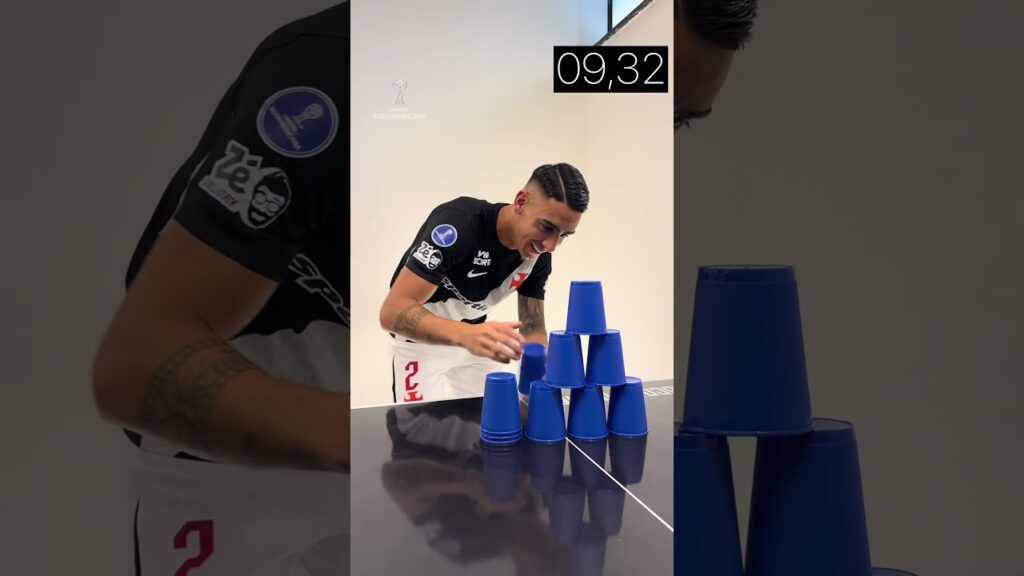 jogadores-do-vasco-fazem-desafio-de-torre-de-copos;-veja-video