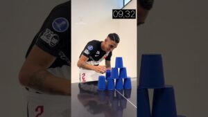 jogadores-do-vasco-fazem-desafio-de-torre-de-copos;-veja-video