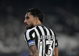 alex-telles,-do-botafogo,-projeta-classico-de-4a-feira-contra-o-vasco
