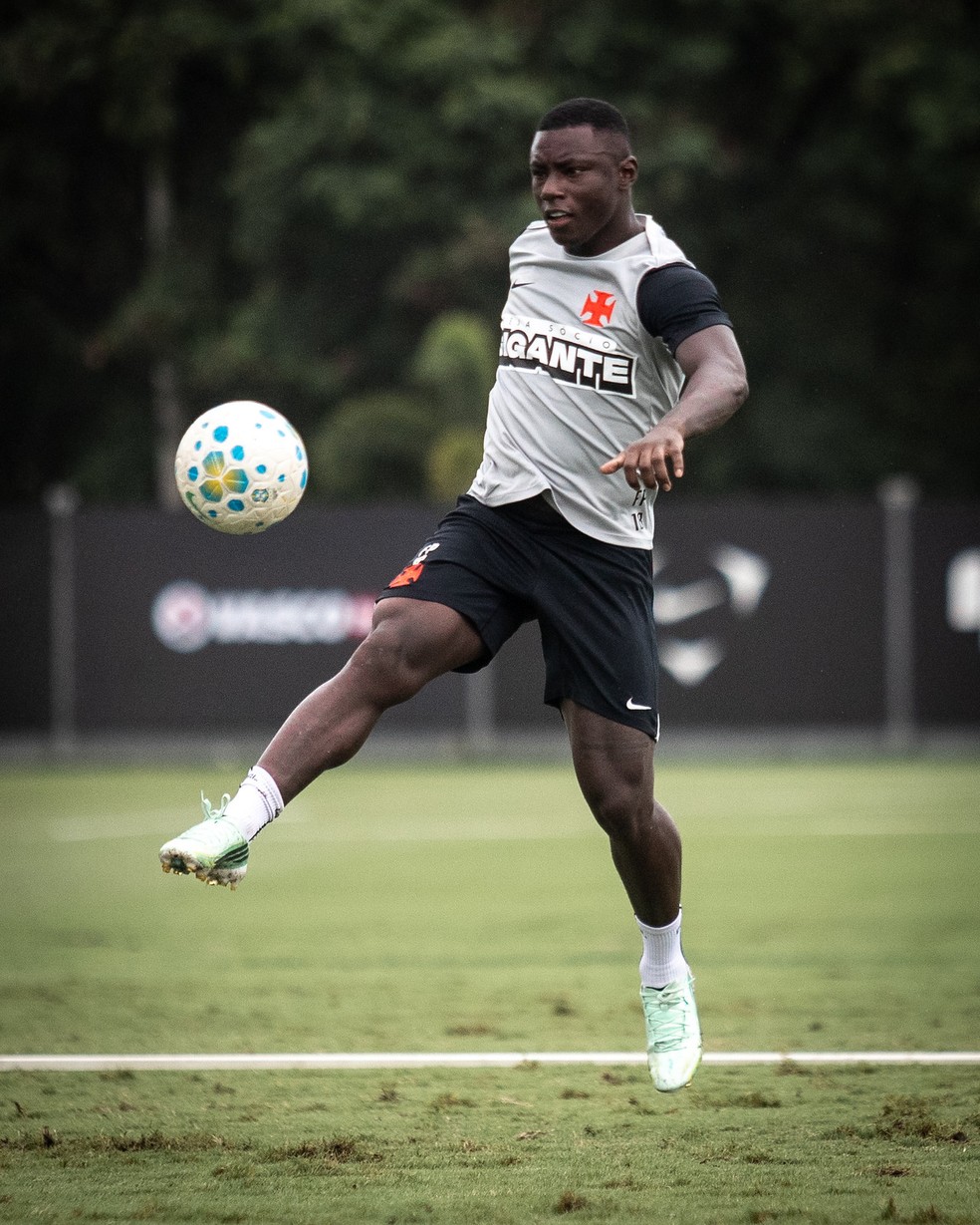 marino-treinou-como-titular-e-deve-comecar-o-jogo-contra-o-botafogo