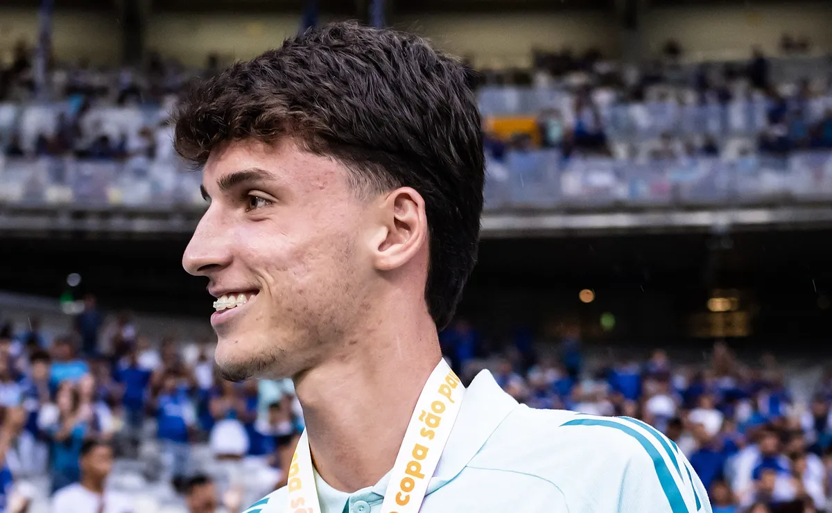 opiniao:-eduardo-pape-precisa-furar-a-fila-e-ser-testado-no-profissional-do-cruzeiro